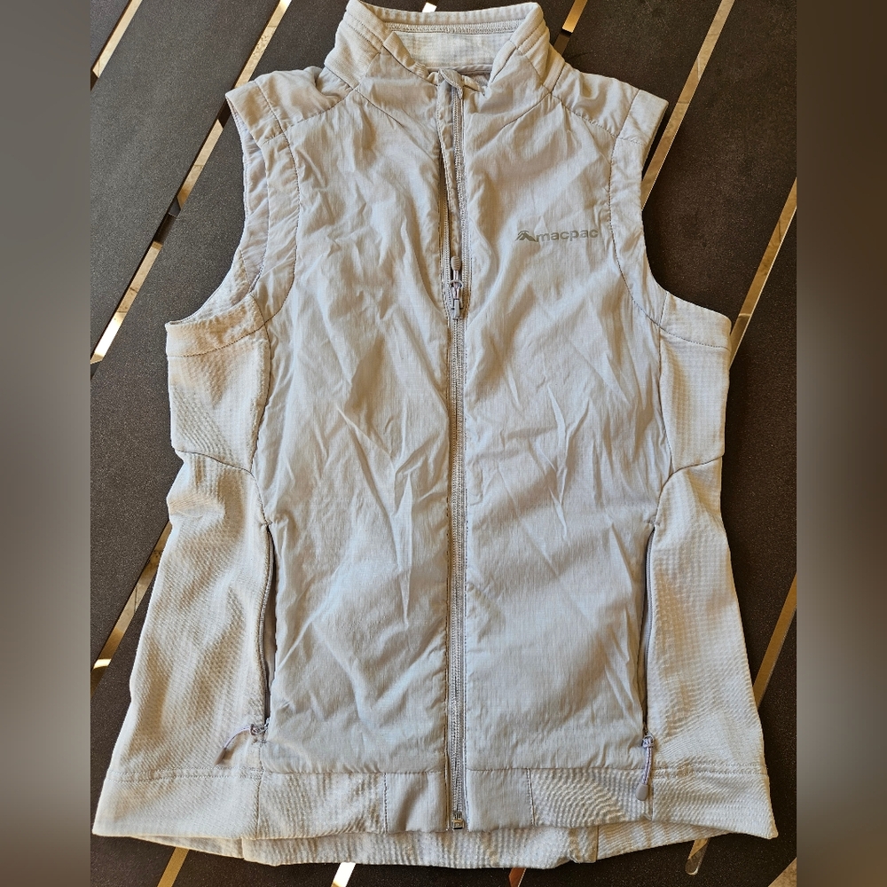 Macpac Size 8 White Vest